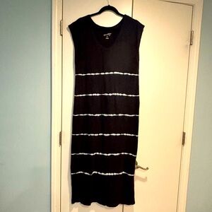 Universal Thread Black and White Sleeveless V-Neck Maxi Dress